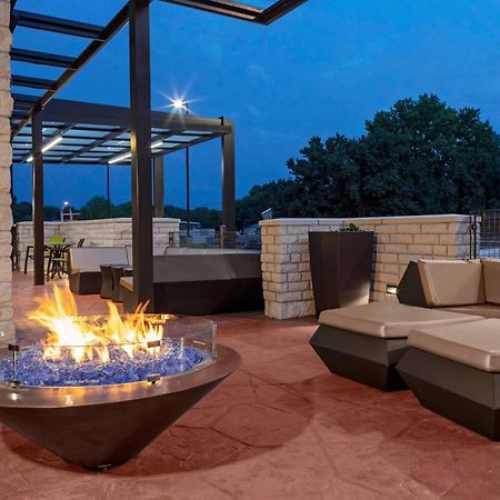 Springhill Suites By Marriott Kansas City Plaza Bagian luar foto