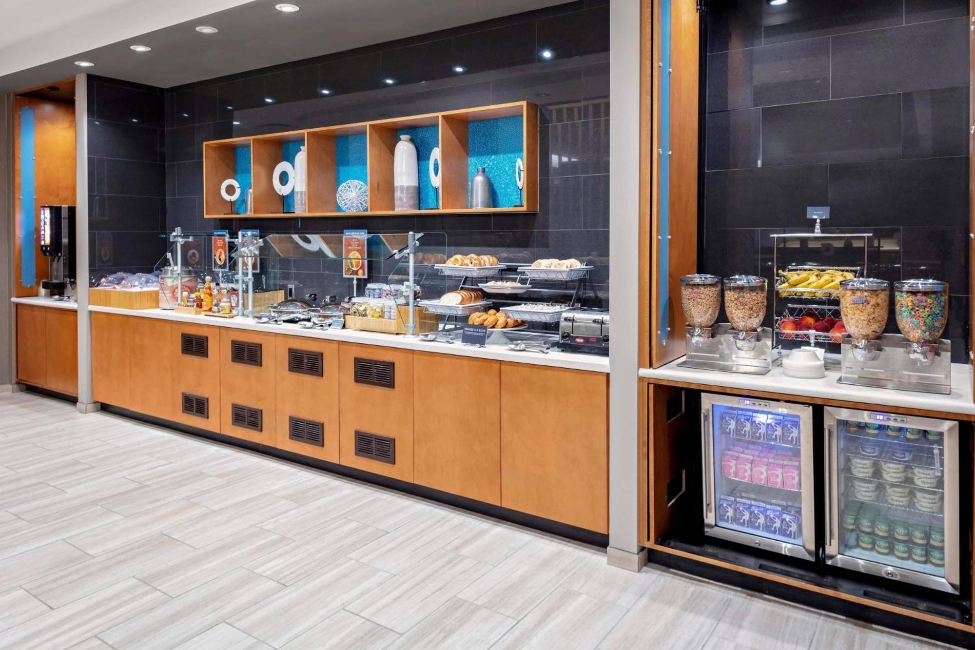 Springhill Suites By Marriott Kansas City Plaza Bagian luar foto