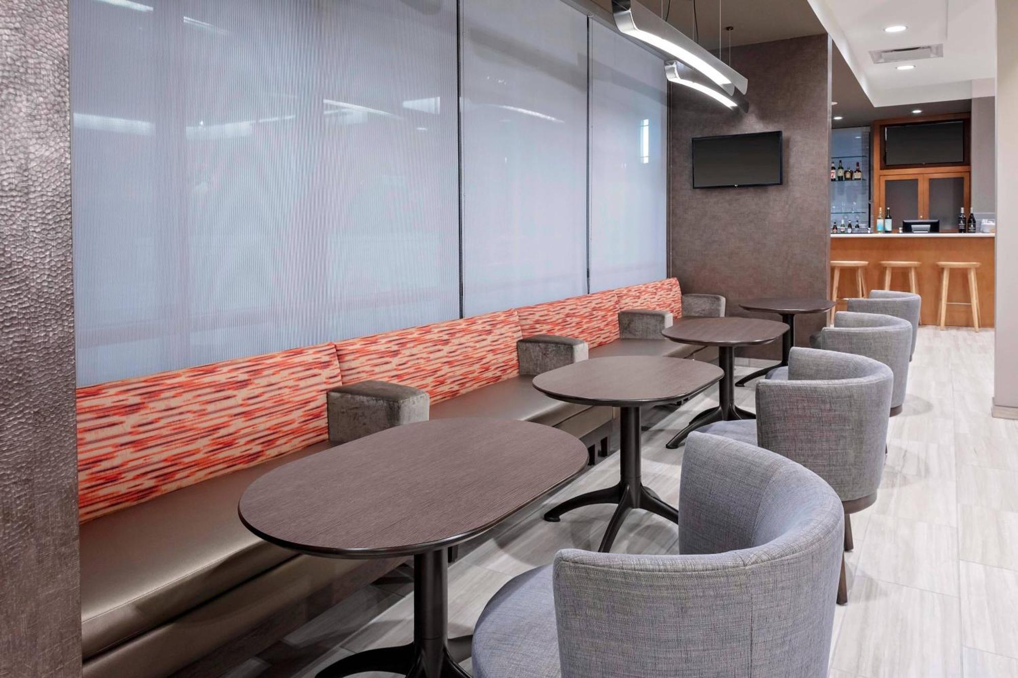 Springhill Suites By Marriott Kansas City Plaza Bagian luar foto