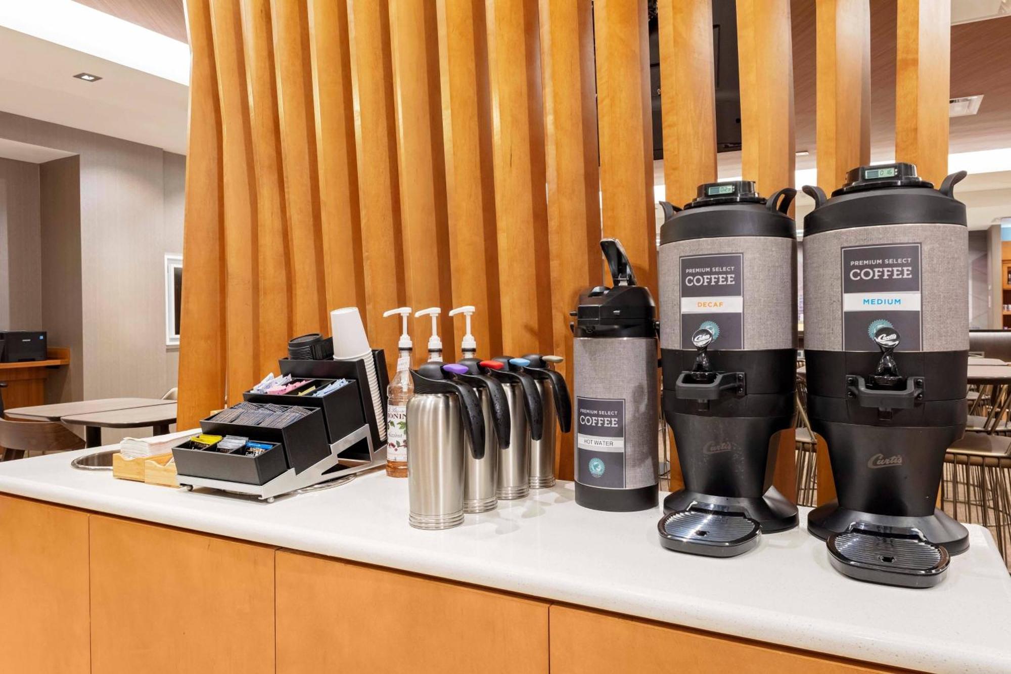 Springhill Suites By Marriott Kansas City Plaza Bagian luar foto