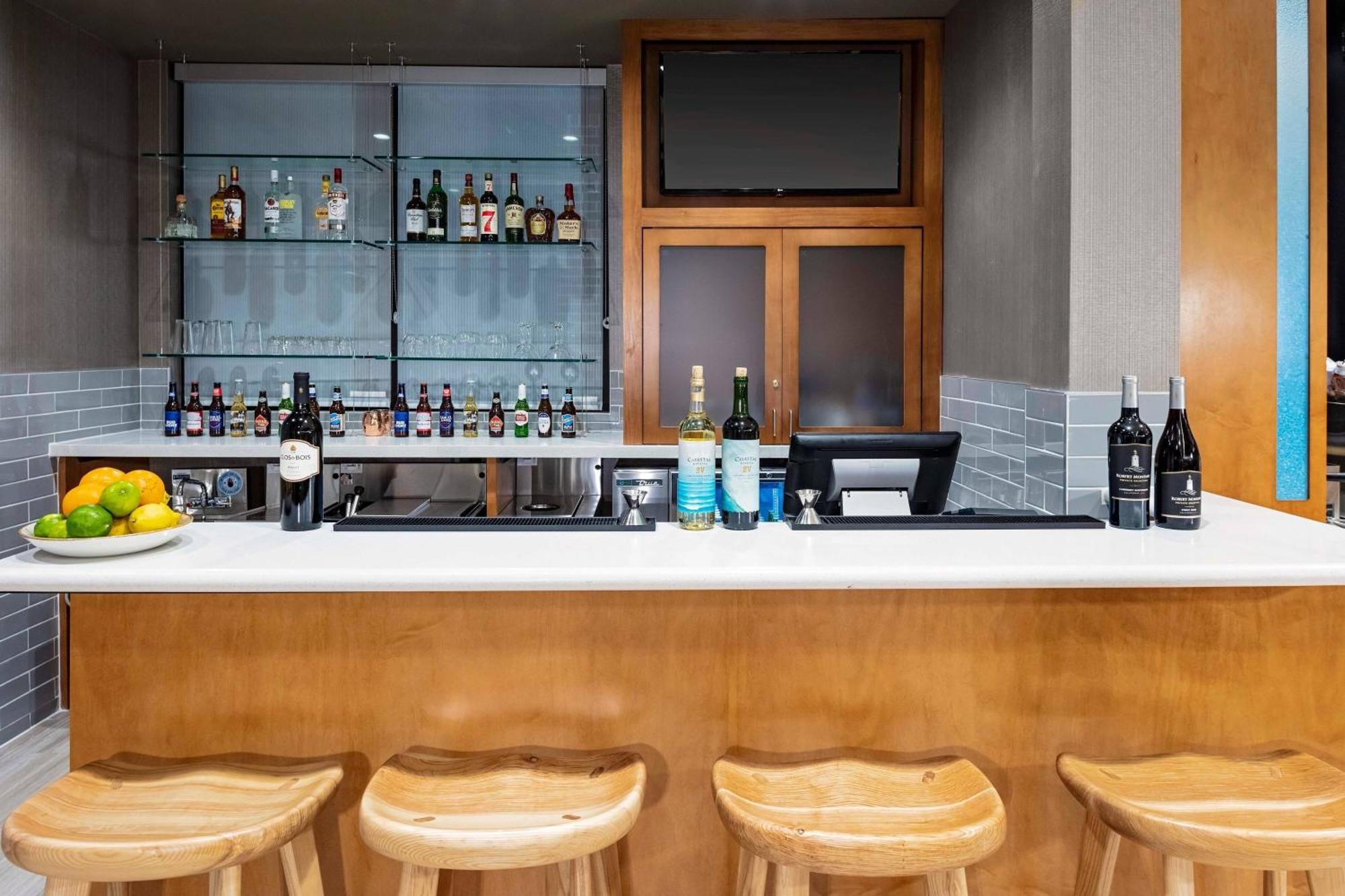 Springhill Suites By Marriott Kansas City Plaza Bagian luar foto