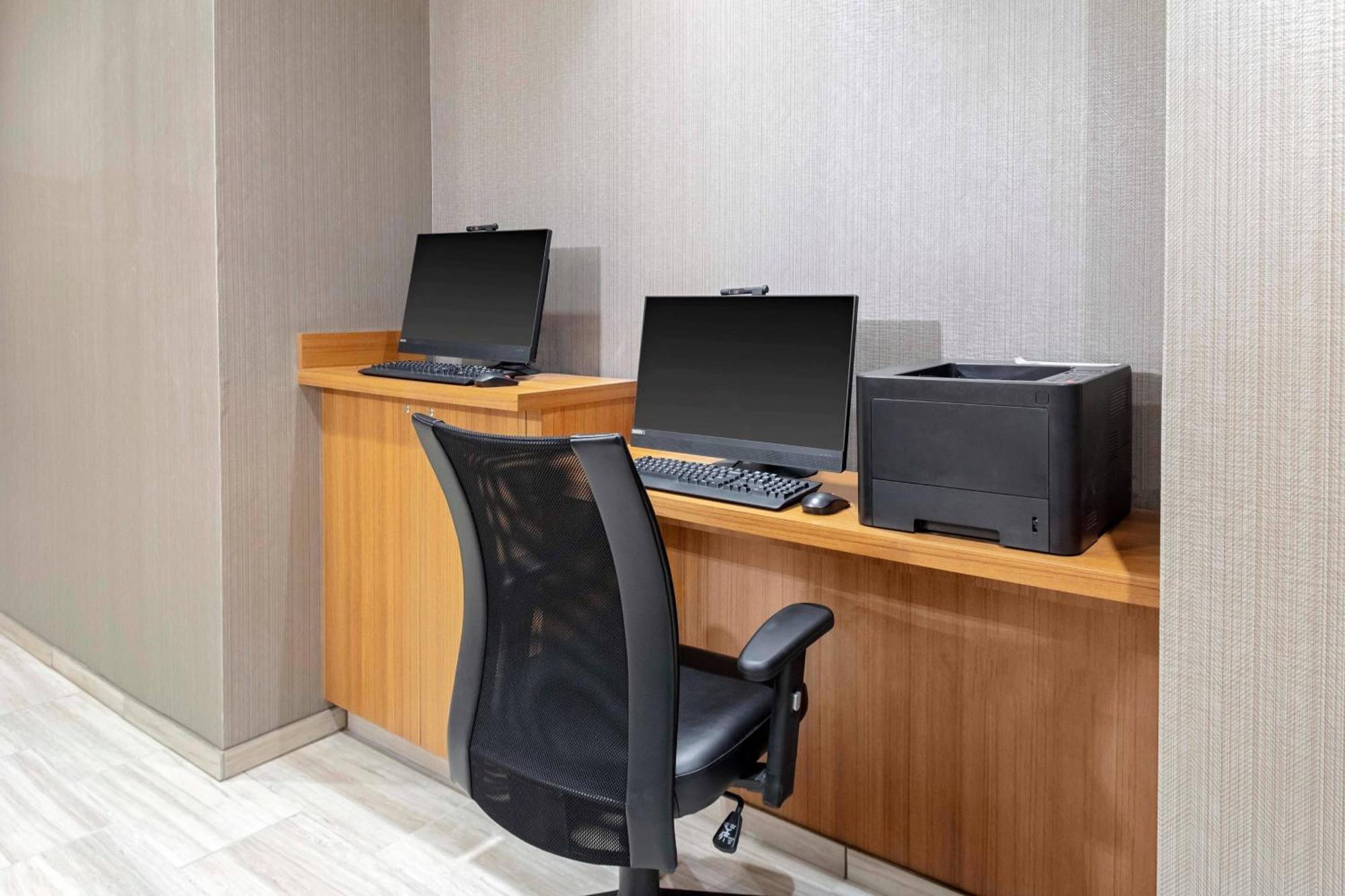 Springhill Suites By Marriott Kansas City Plaza Bagian luar foto