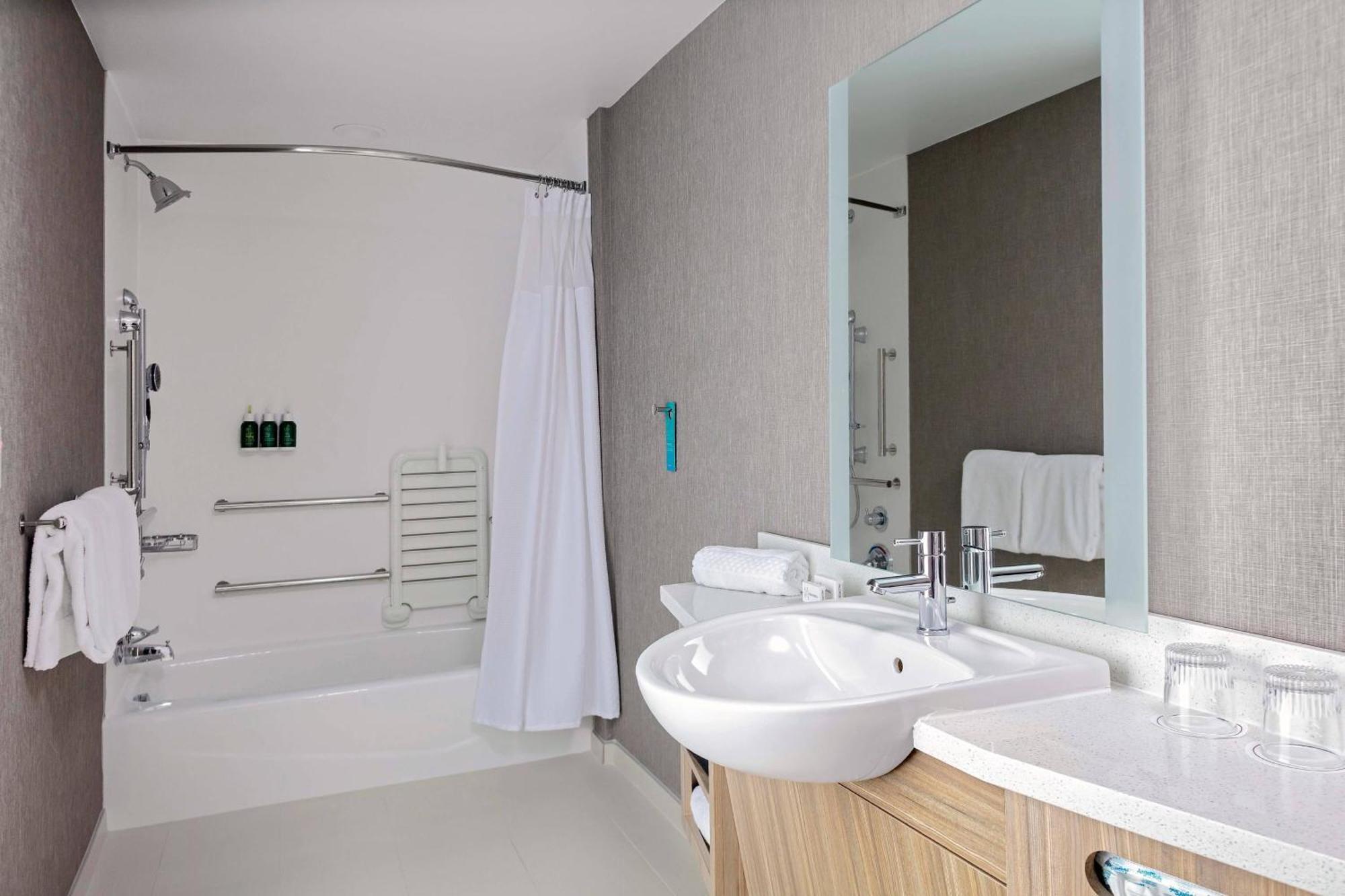 Springhill Suites By Marriott Kansas City Plaza Bagian luar foto
