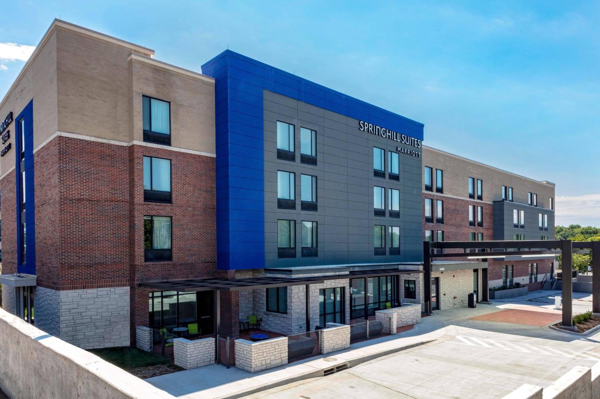 Springhill Suites By Marriott Kansas City Plaza Bagian luar foto
